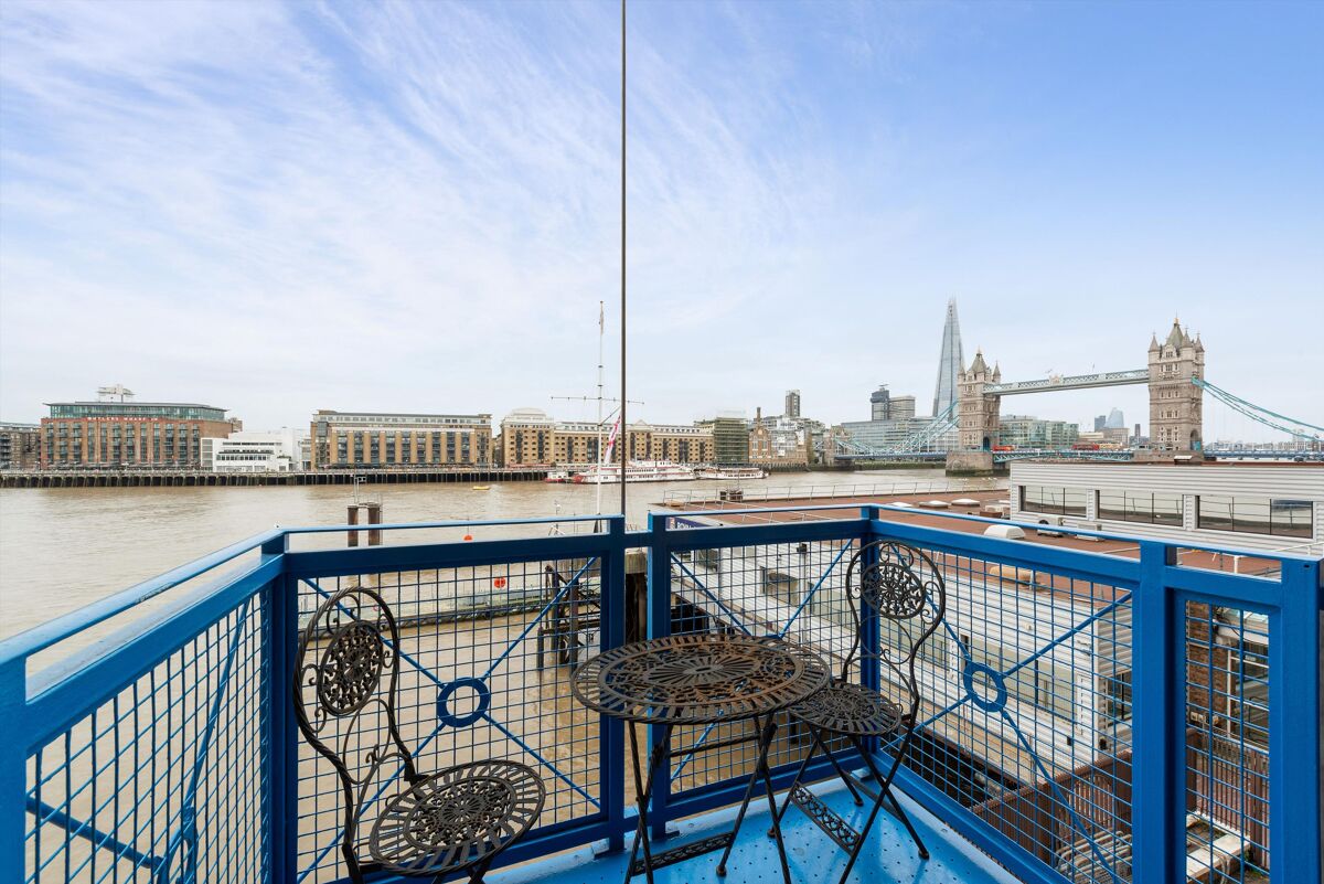 flat for sale in Millers Wharf House, E1W CNW012176159 Knight Frank