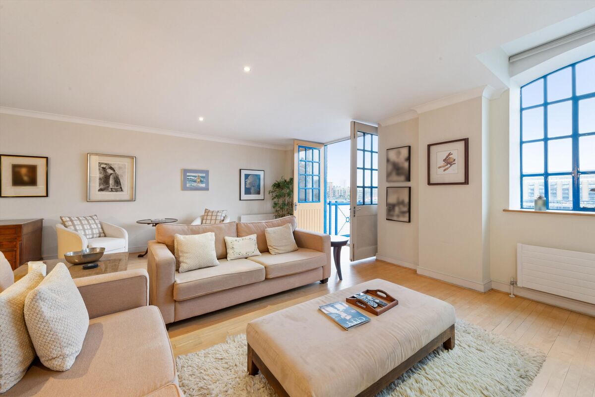 flat for sale in Millers Wharf House, E1W CNW012176159 Knight Frank