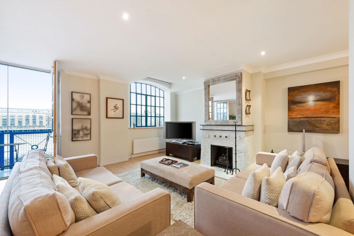 flat for sale in Millers Wharf House, E1W CNW012176159 Knight Frank
