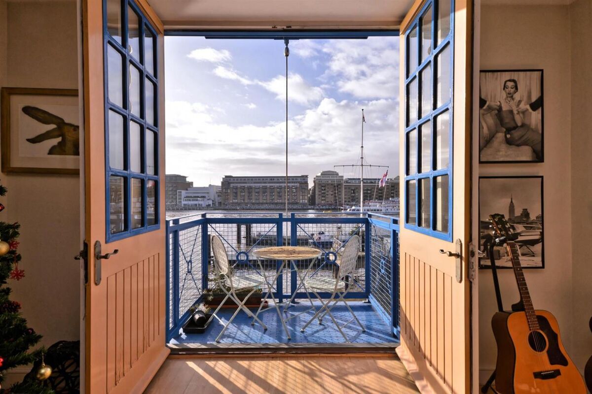 flat for sale in Millers Wharf House, E1W CNW012176159 Knight Frank