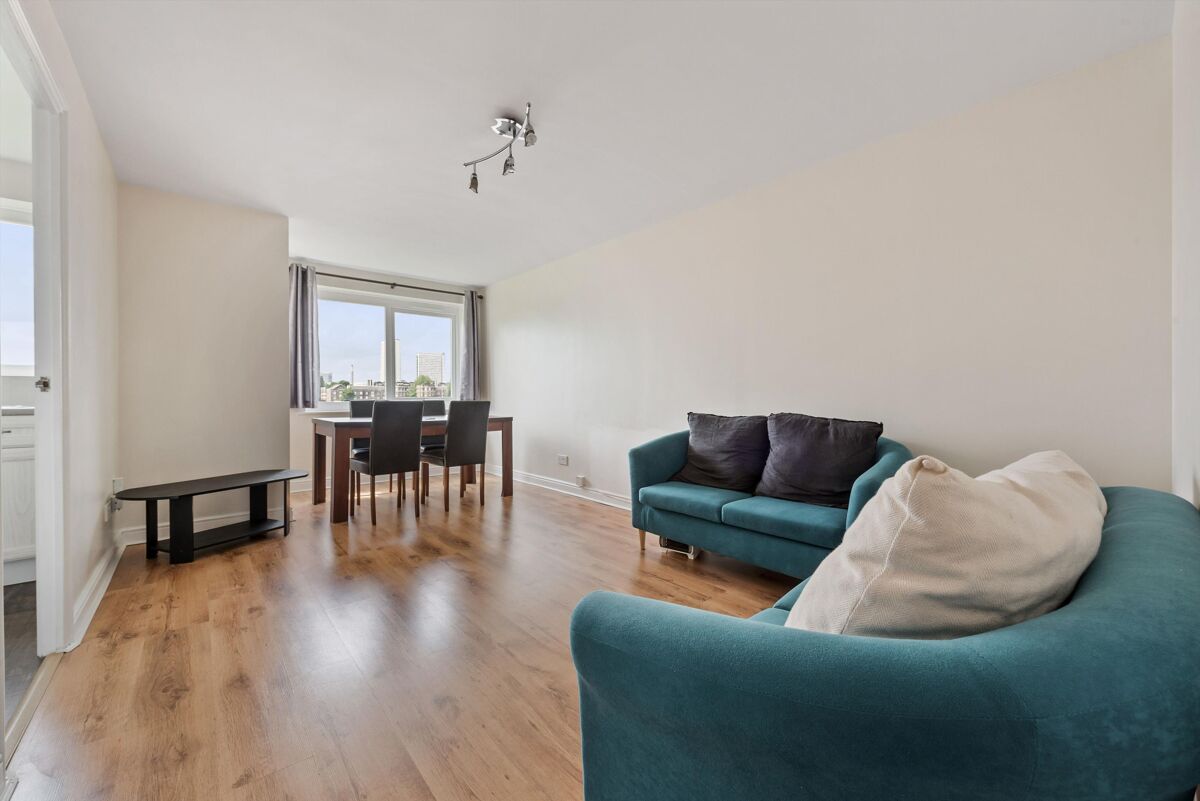 flat for sale in Ferguson Close, E14 CNW012189288 Knight Frank