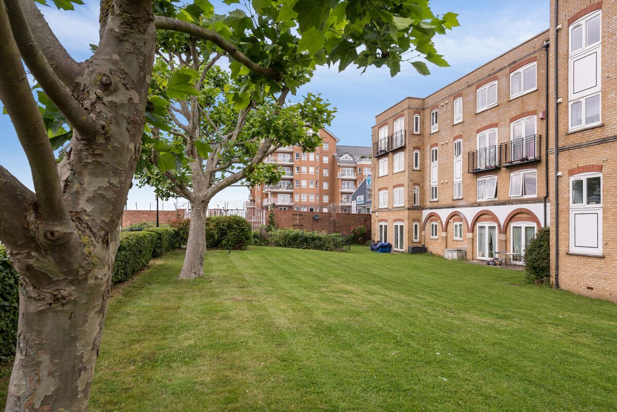 flat for sale in Ferguson Close, E14 CNW012189288 Knight Frank