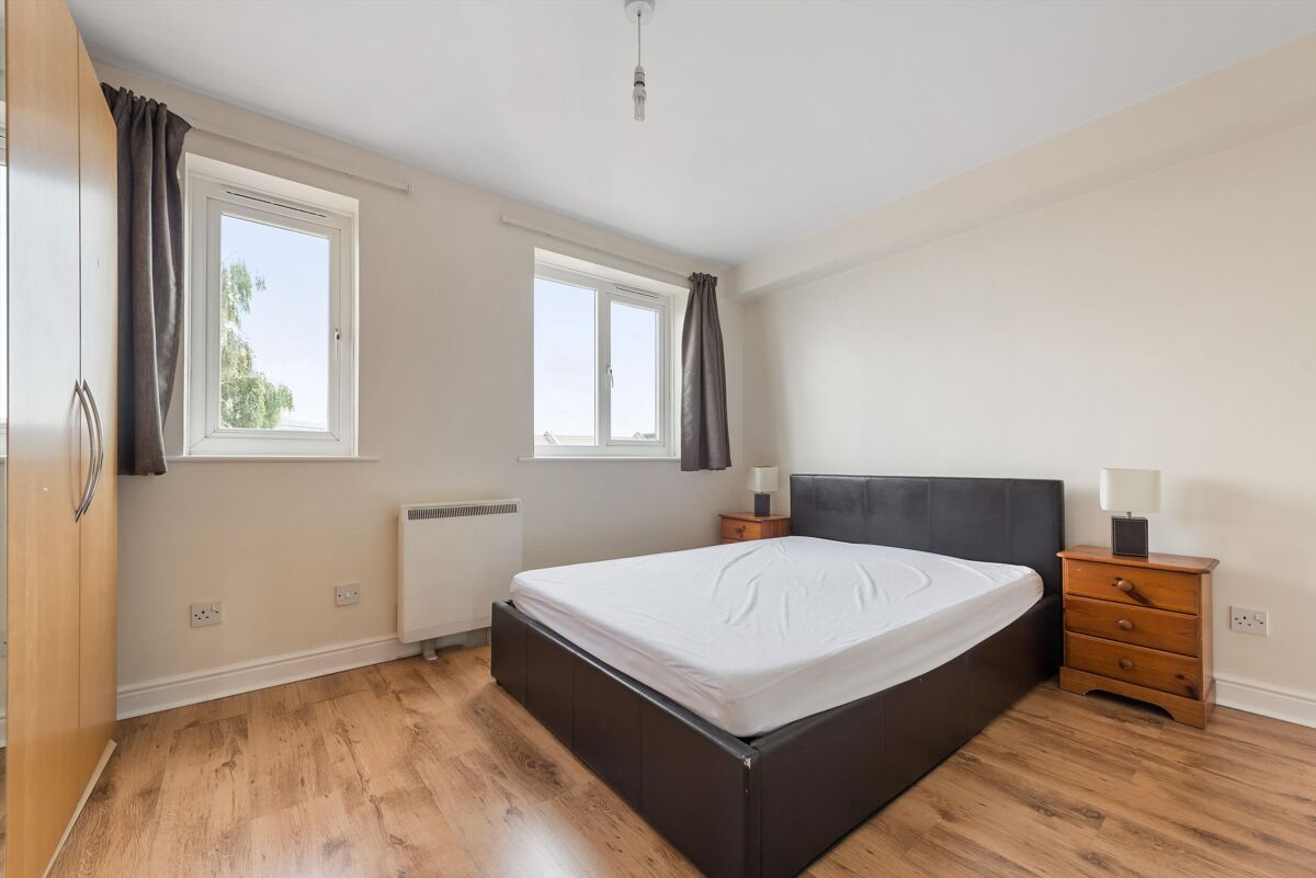 flat for sale in Ferguson Close, E14 CNW012189288 Knight Frank
