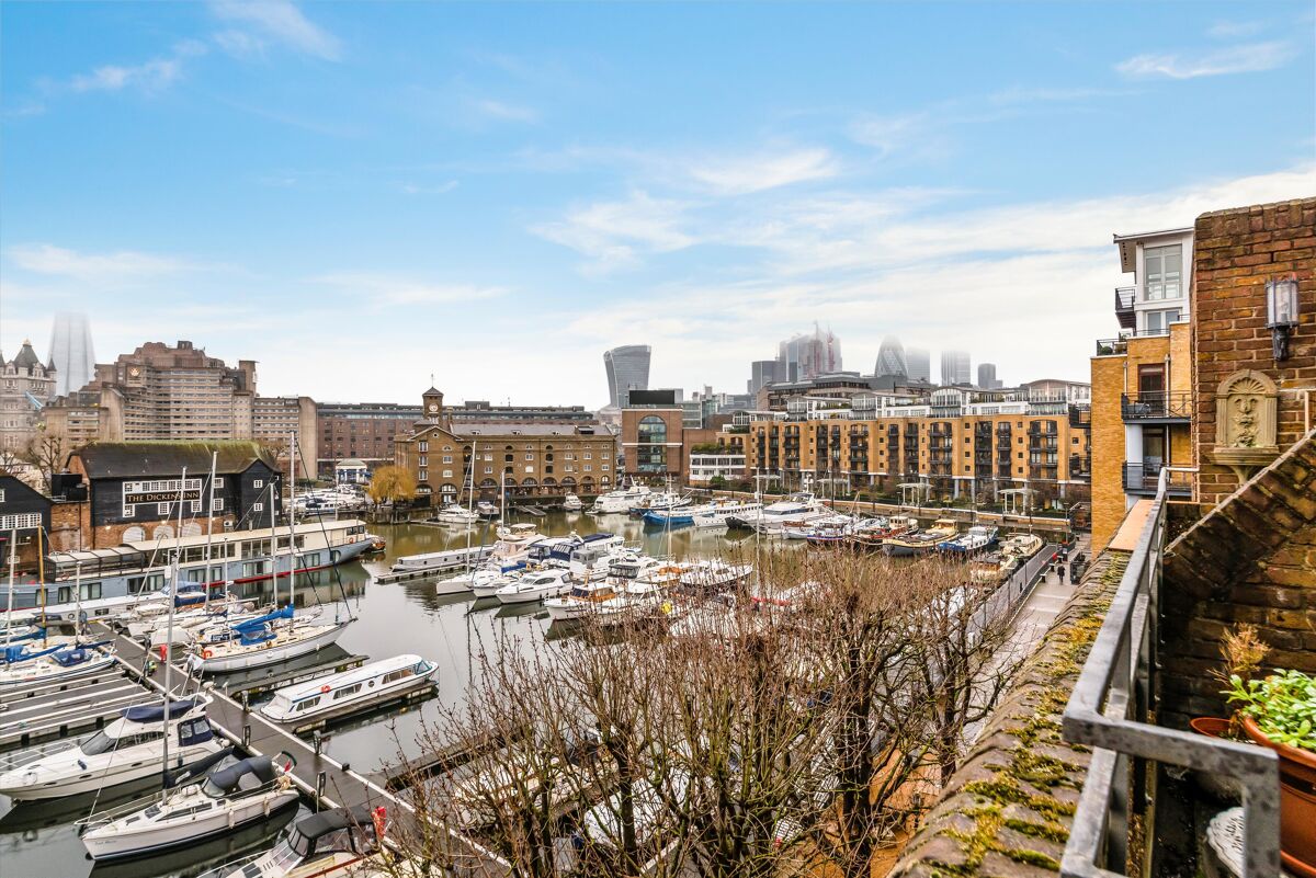 flat for sale in Nightingale House, St Katharine Docks, E1W