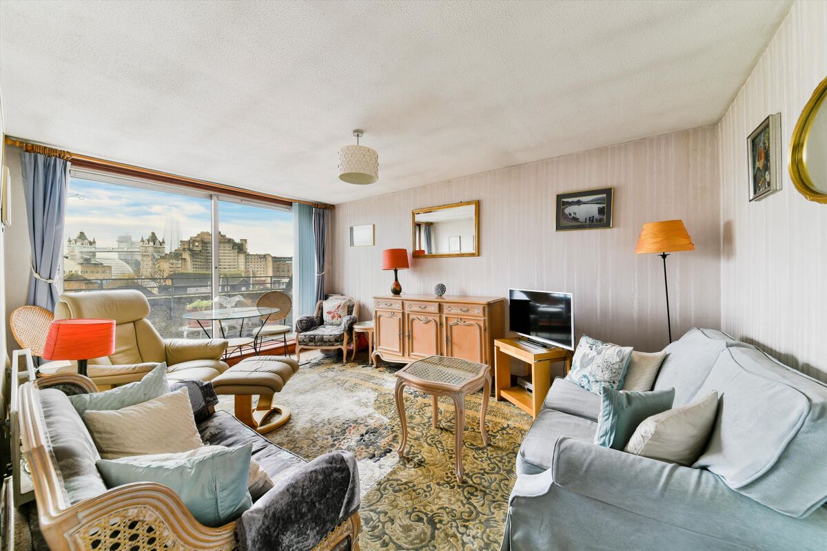 flat for sale in Nightingale House, St Katharine Docks, E1W