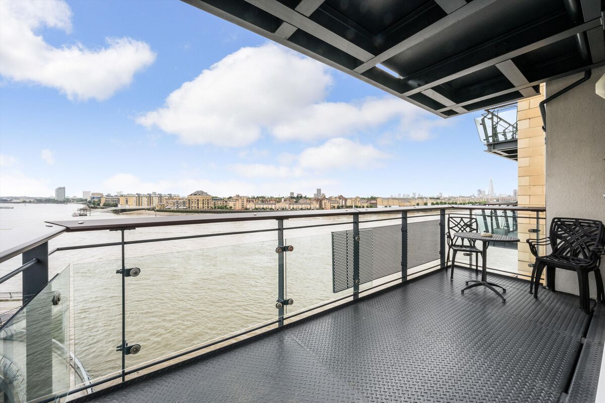 flat for sale in Dunbar Wharf, 108124 Narrow Street, London, E14