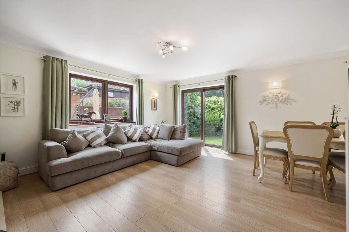 house for sale in Friars Mead, London, E14 CNW012199131 Knight Frank