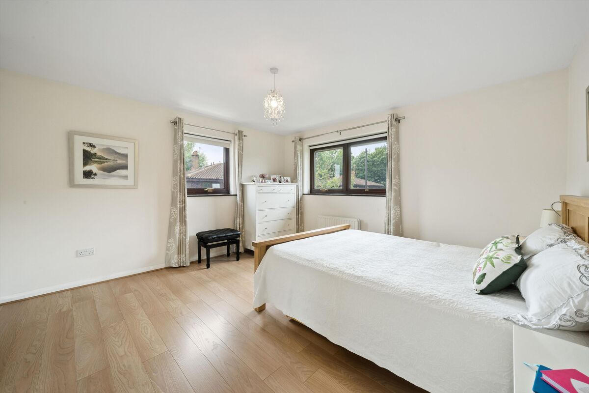 house for sale in Friars Mead, London, E14 CNW012199131 Knight Frank