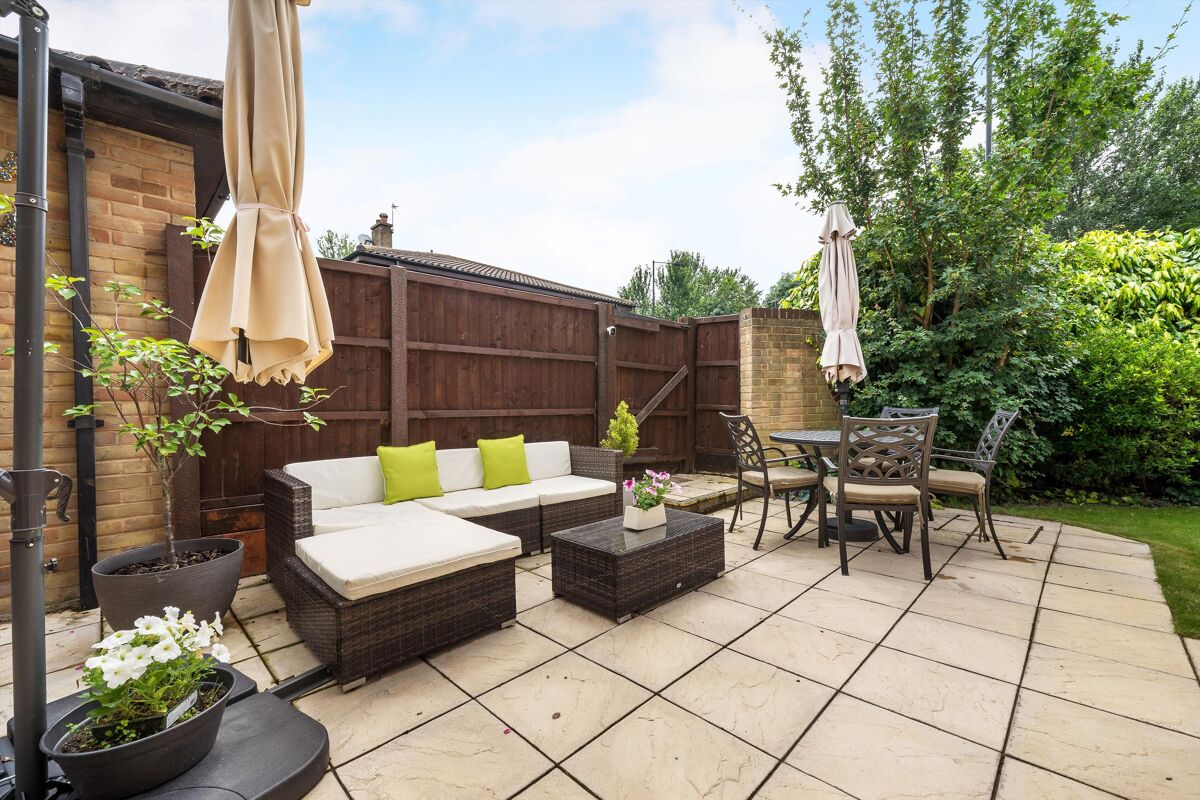 house for sale in Friars Mead, London, E14 CNW012199131 Knight Frank