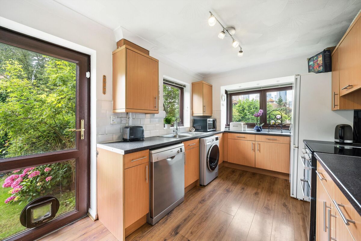 house for sale in Friars Mead, London, E14 CNW012199131 Knight Frank