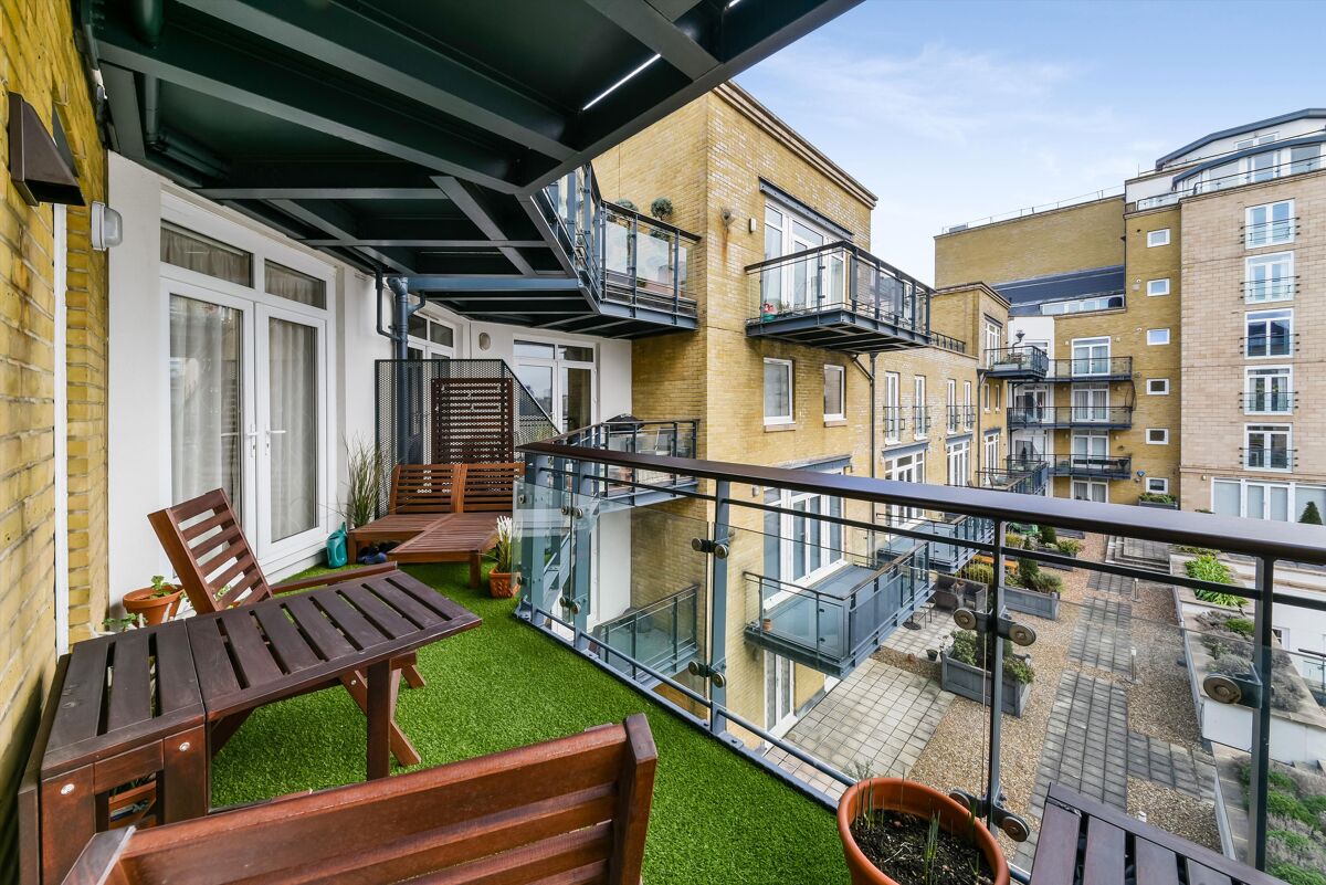 flat for sale in Narrow Street, London, E14 CNW012280593 Knight Frank
