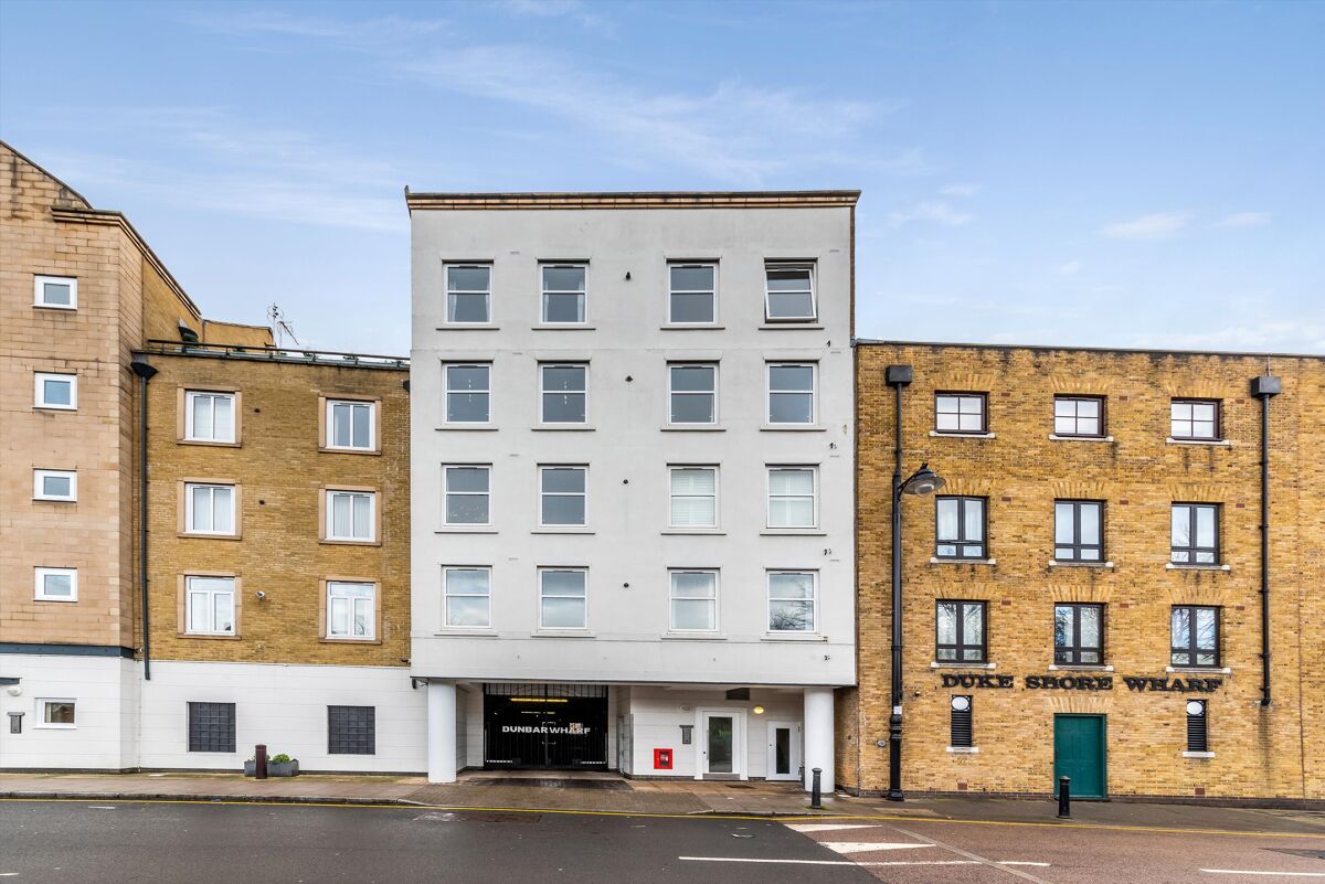 flat for sale in Narrow Street, London, E14 CNW012280593 Knight Frank