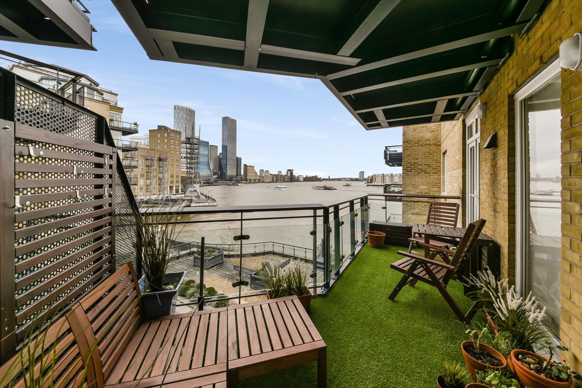 flat for sale in Narrow Street, London, E14 CNW012280593 Knight Frank