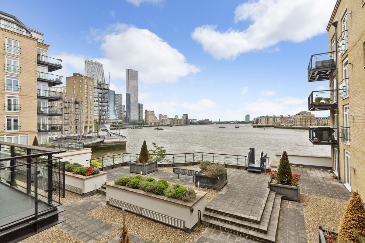 flat for sale in Dunbar Wharf, Narrow Street, Limehouse, London, E14