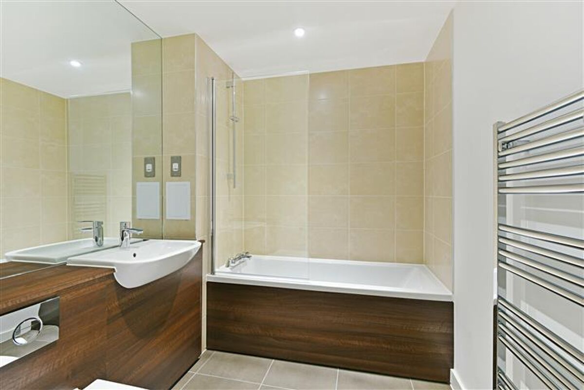 flat for sale in Eddington Court, 1 Silvertown Square, E16