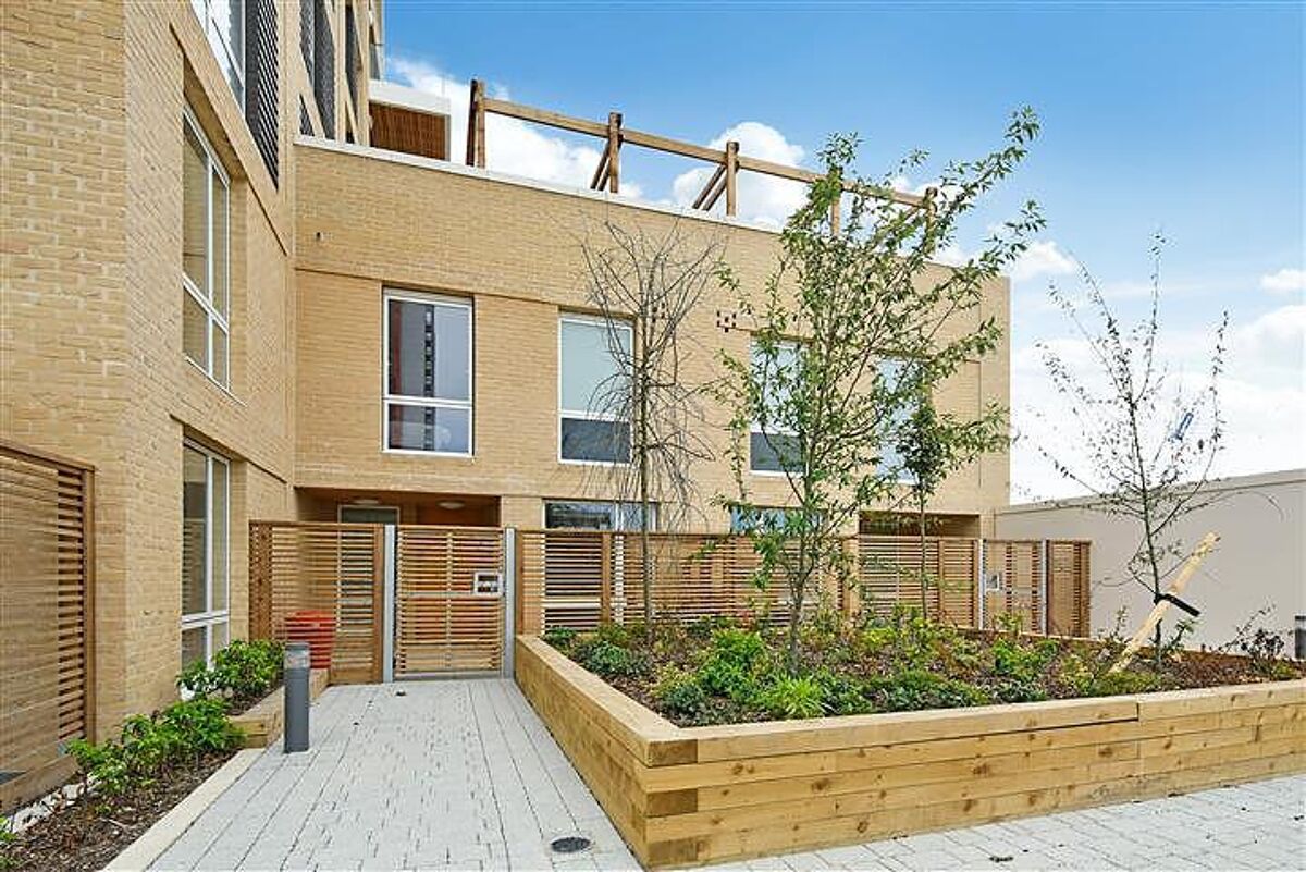 flat for sale in Eddington Court, 1 Silvertown Square, E16