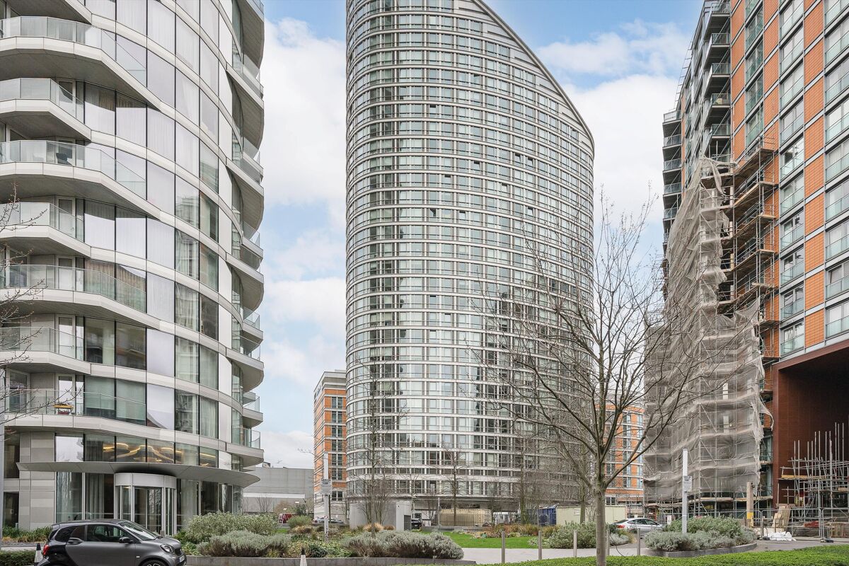 flat for sale in Ontario Tower, 4 Fairmont Avenue, Nr Canary Wharf, Docklands, London, E14