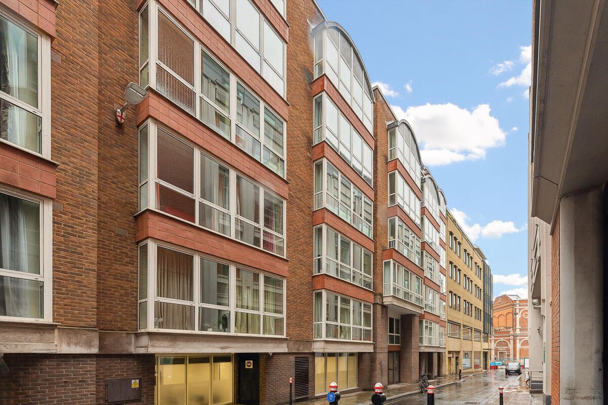 flat for sale in Hosier Lane, London, EC1A CNW012384898 Knight Frank