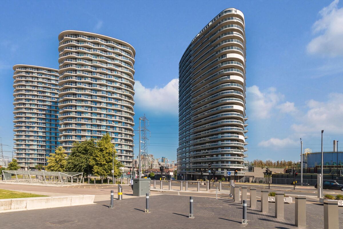 apartment for sale in Gateway Tower, 28 Western Gateway, London, E16 ...