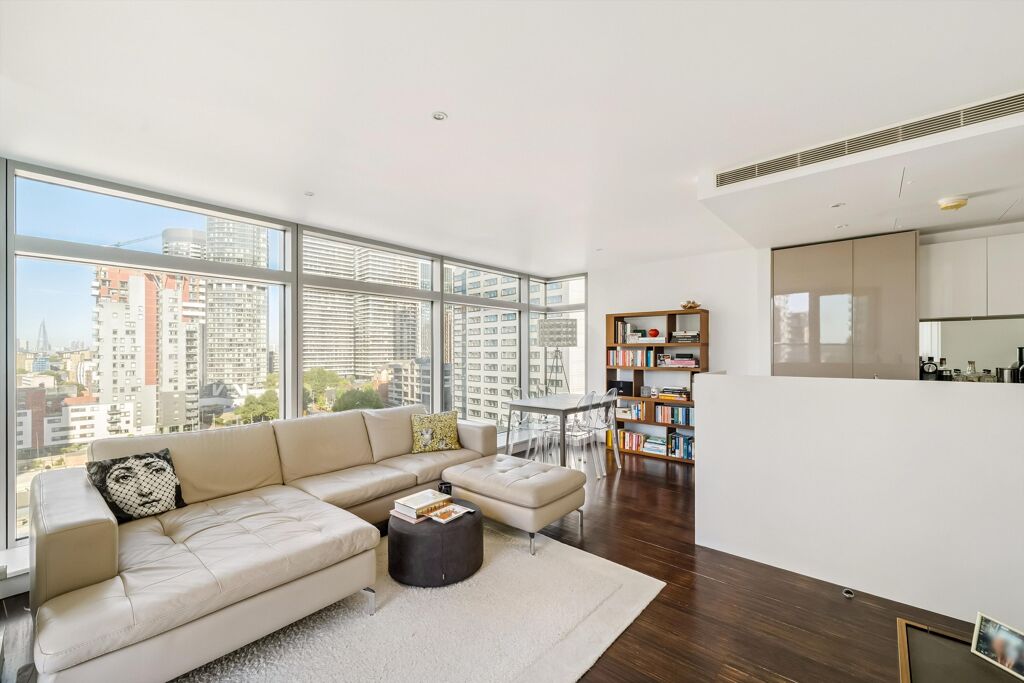 Image of Pan Peninsula Square, London, E14