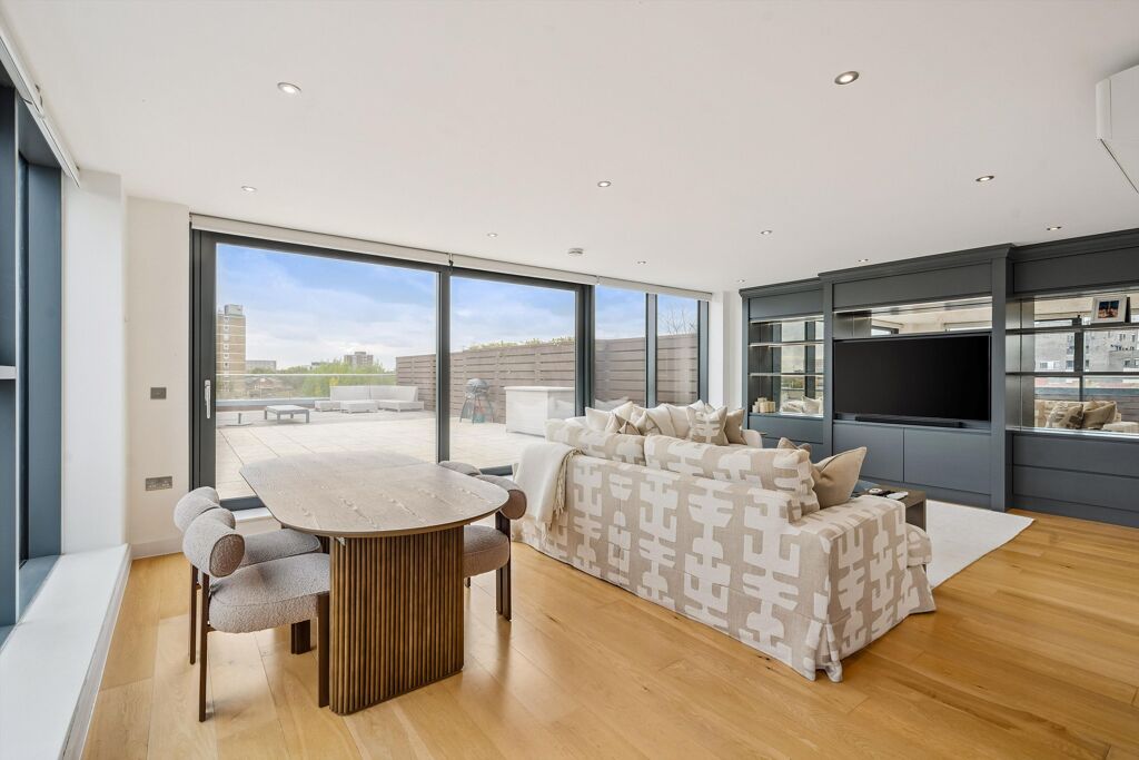 Image of Alwen Court, Pages Walk, London, SE1