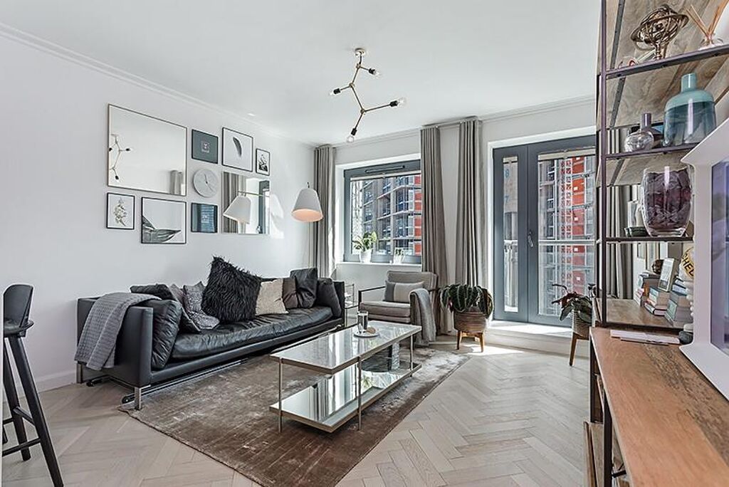 Image of Discovery Dock Apartments East, 3 South Quay Square, Nr Canary Wharf, London, E14