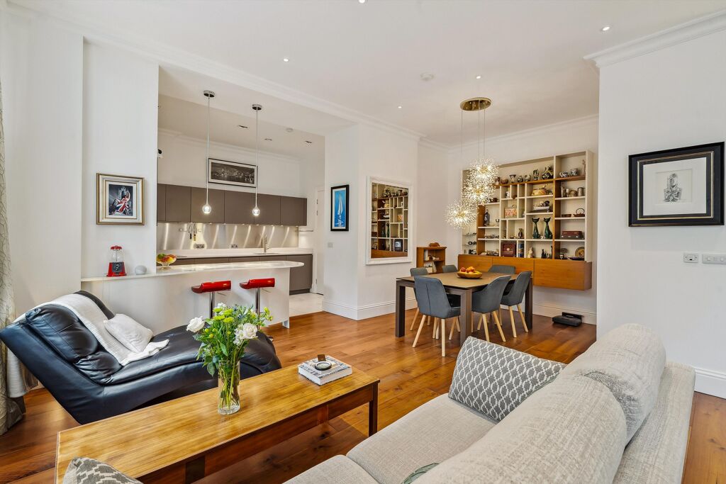 Image of Sterling Mansions, Leman Street, London, E1