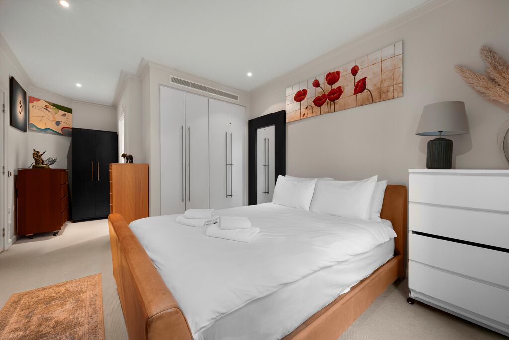 Image of South Quay Square, London, E14