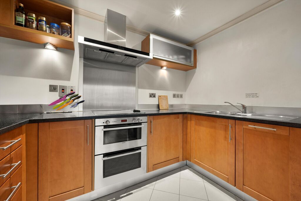 Image of South Quay Square, London, E14