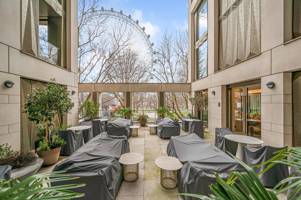 Image of Belvedere Road, London, SE1.