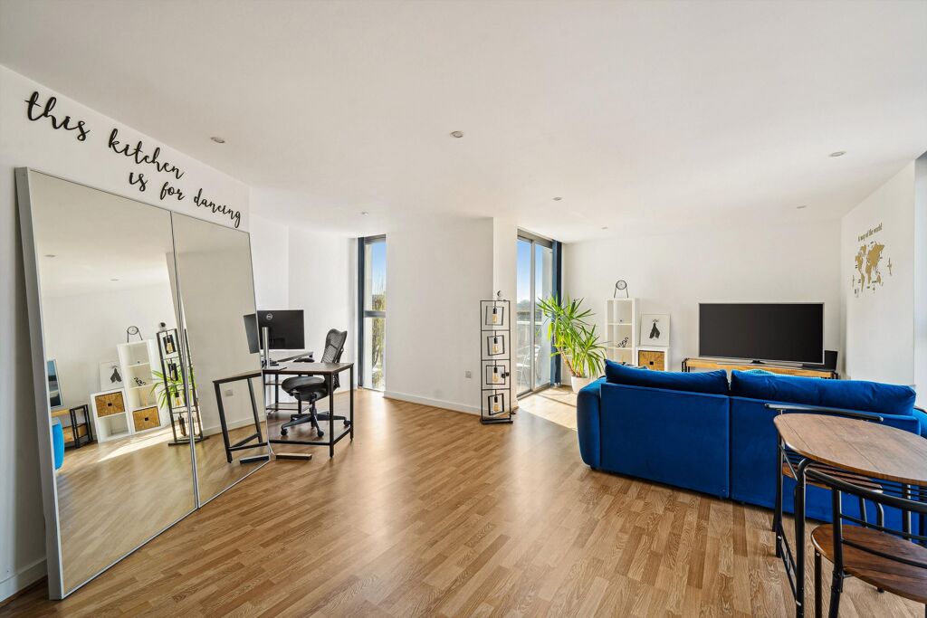 Luxury London apartment with premium finishes and city views