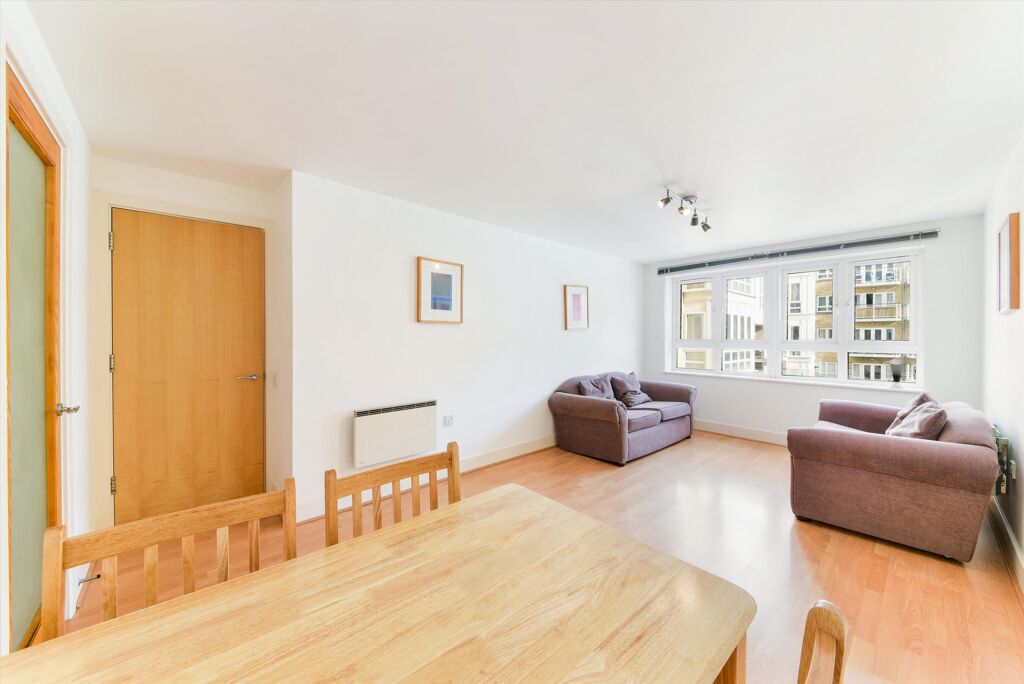 Image of St Davids Square, Westferry Road, Nr Canary Wharf, London, E14