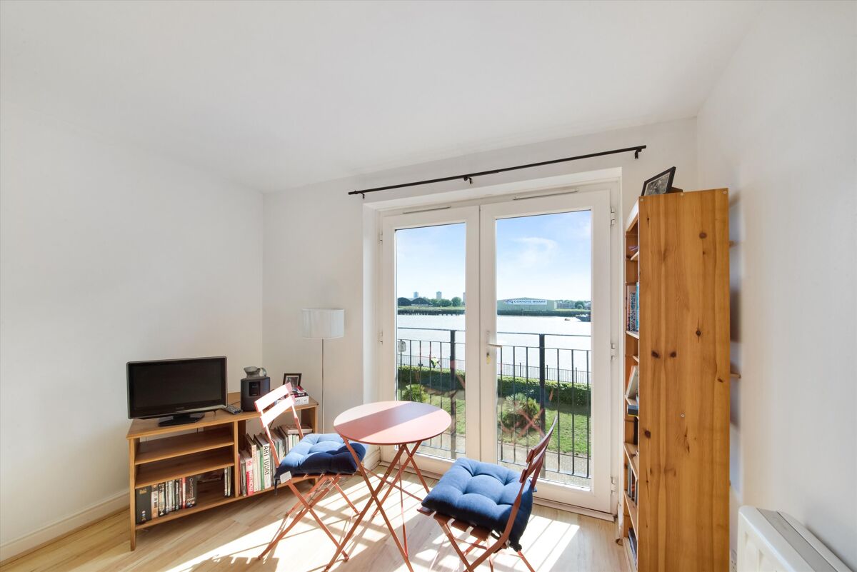 apartment for sale in Ferguson Close, E14 CNW120013 Knight Frank