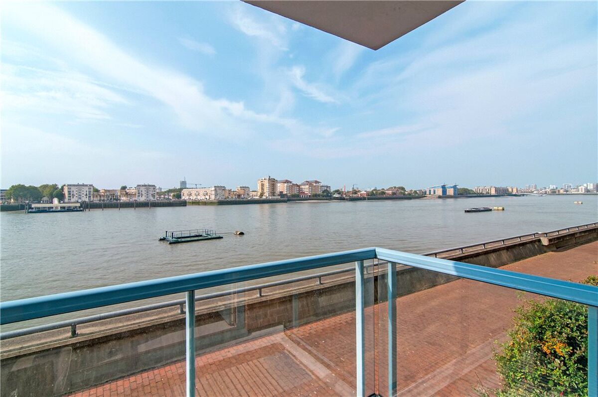flat for sale in Arnhem Wharf, 2 Arnhem Place, Isle Of Dogs, London, E14 CNW140119 Knight Frank
