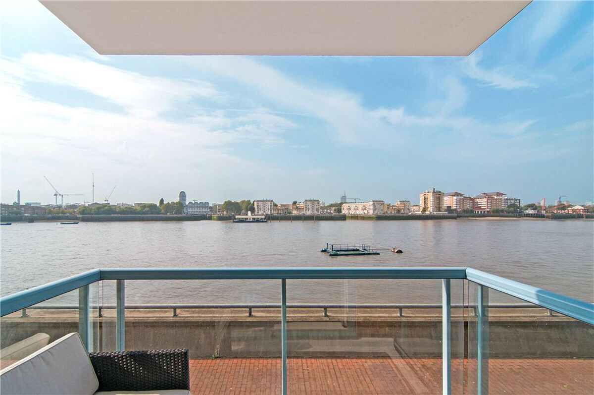 flat for sale in Arnhem Wharf, 2 Arnhem Place, Isle Of Dogs, London, E14 CNW140119 Knight Frank