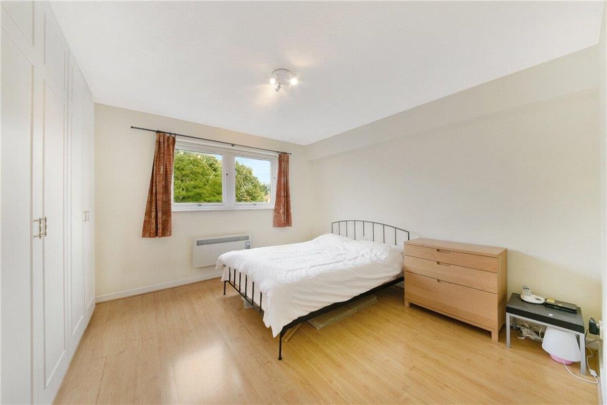 Flat For Sale In Whiteadder Way Isle Of Dogs London E14 CNW140255 