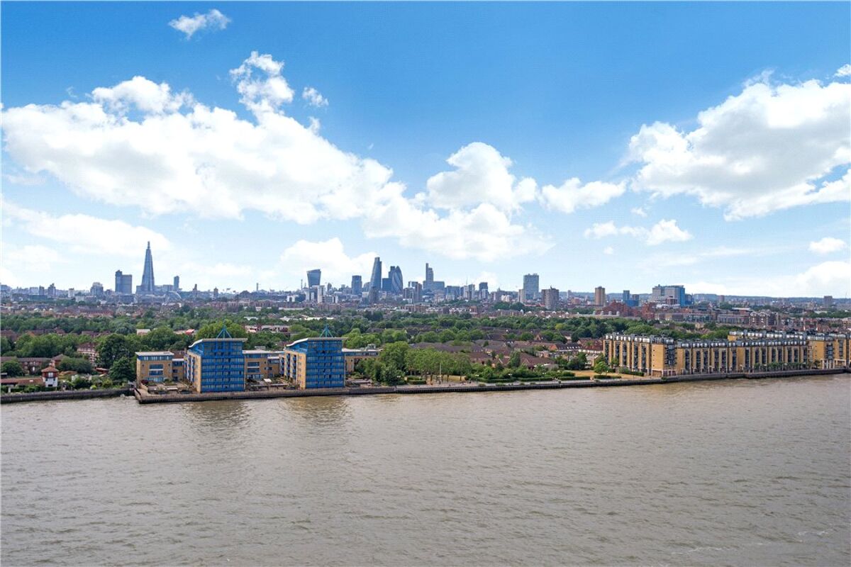 flat for sale in Seacon Tower, 5 Hutchings Street, Westferry Road