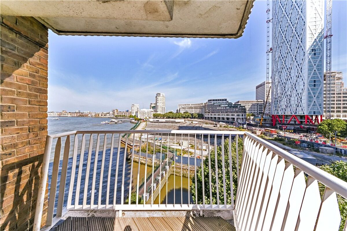 flat for sale in Cascades Tower, 4 Westferry Road, Nr Canary Wharf