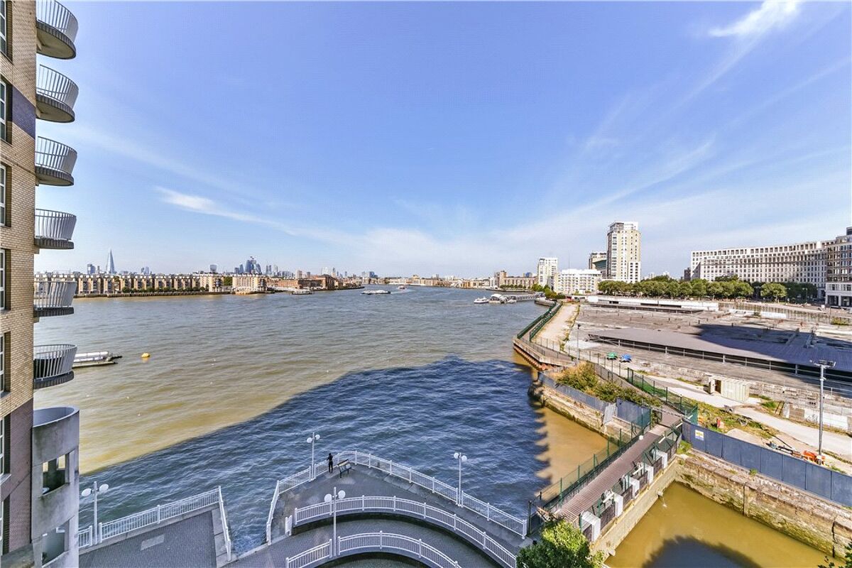 flat for sale in Cascades Tower, 4 Westferry Road, Nr Canary Wharf
