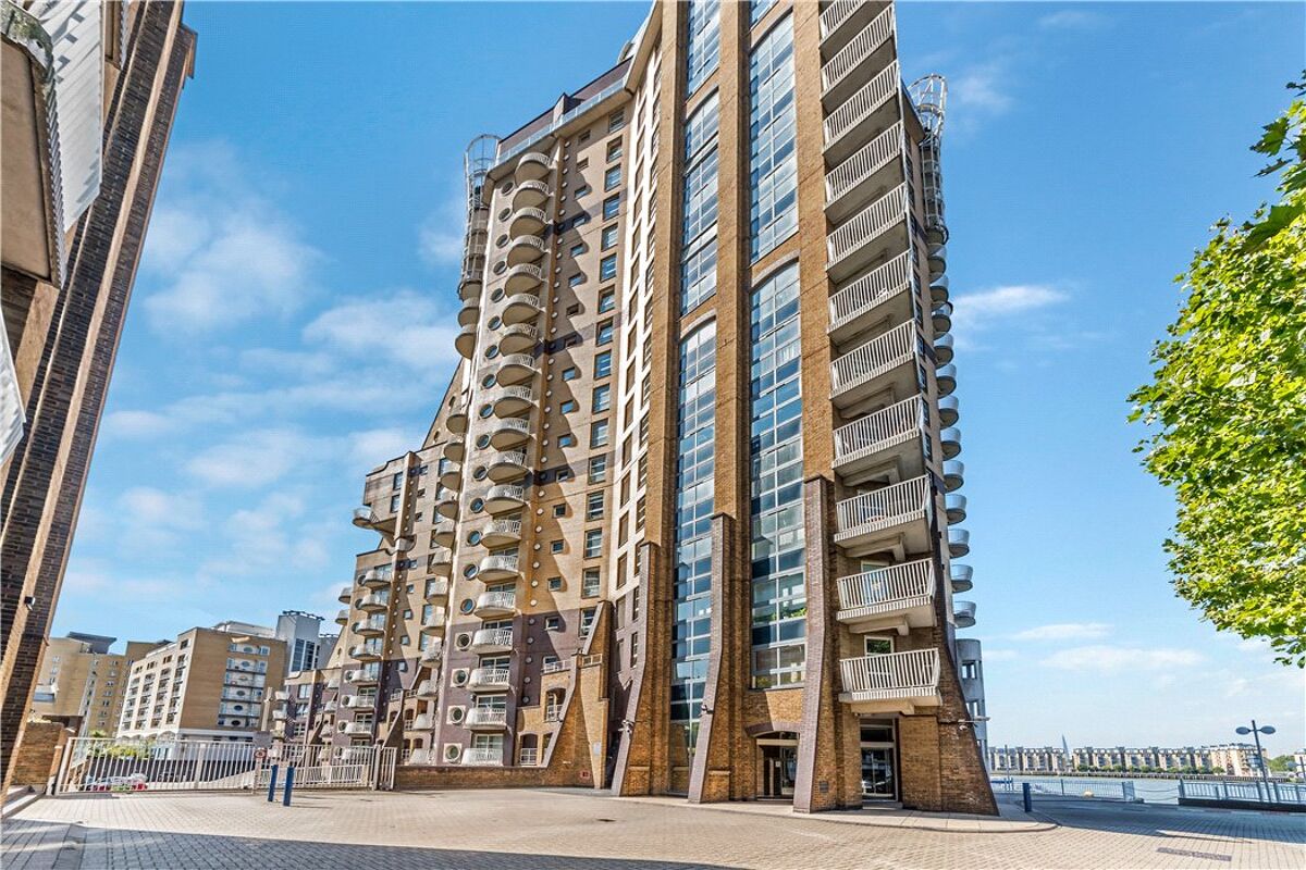 flat for sale in Cascades Tower, 4 Westferry Road, Nr Canary Wharf
