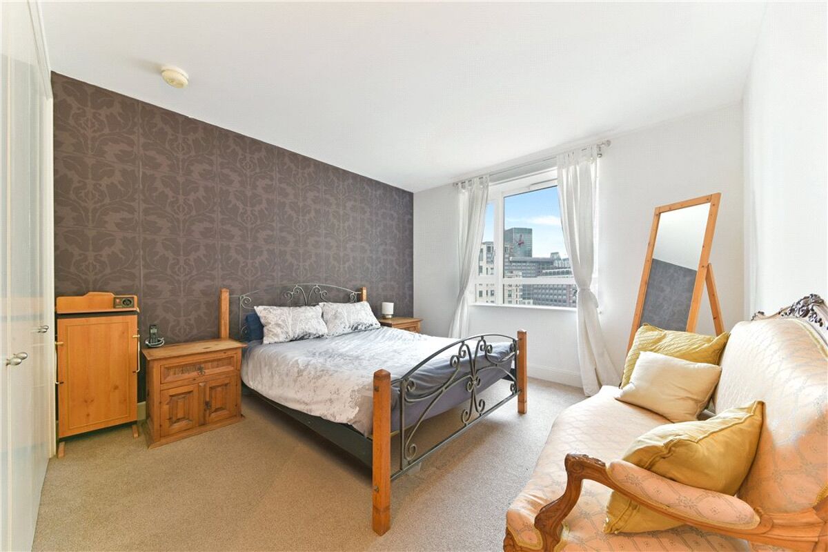 flat for sale in Eaton House, 38 Westferry Circus, Nr Canary Wharf