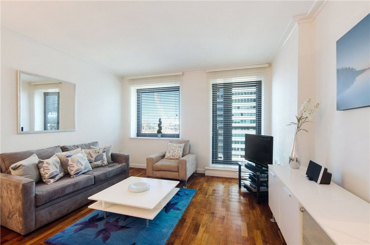 flat for sale in Discovery Dock Apartments East, 3 South Quay Square ...