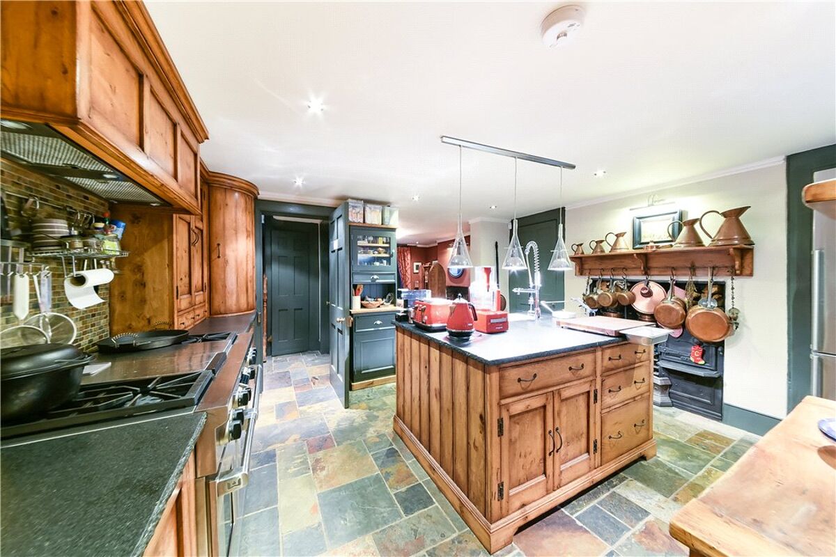 house for sale in Commercial Road, Limehouse, London, E14 CNW180145