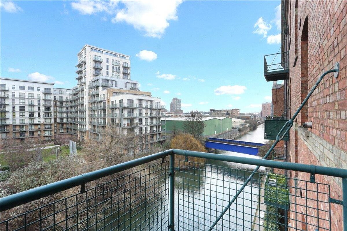 flat for sale in Morris Road, Poplar, London, E14 CNW180154 Knight