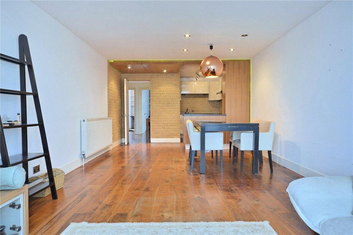 flat for sale in Chinnocks Wharf, 42 Narrow Street, London, E14