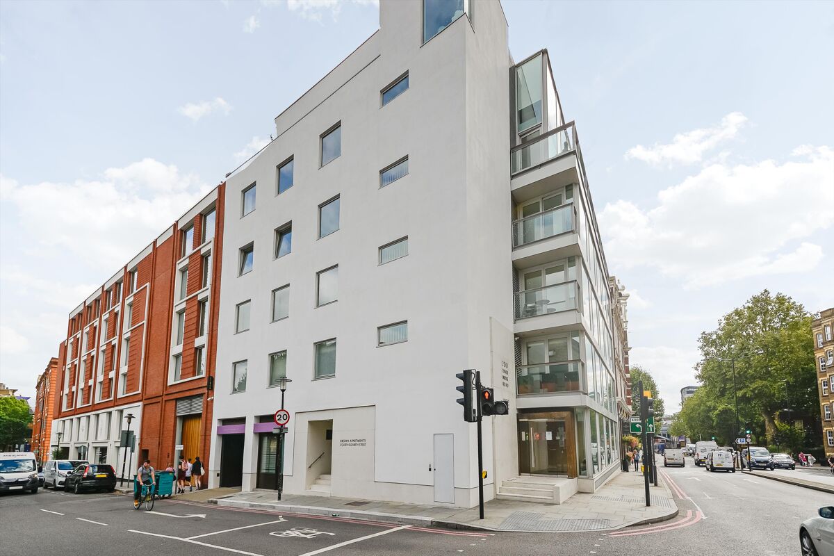 flat for sale in Crown Apartments, 2 Queen Elizabeth Street, London