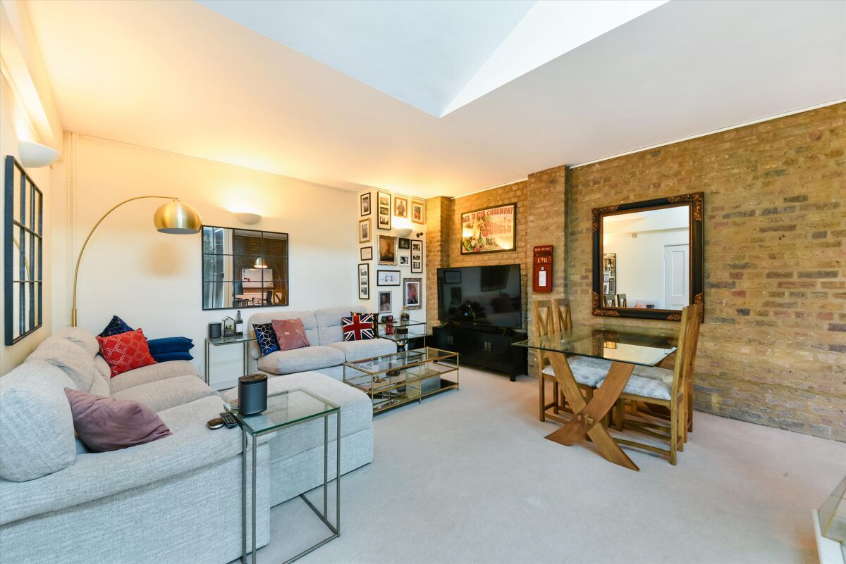 flat for sale in Ivory House, East Smithfield, London, E1W CNW190163