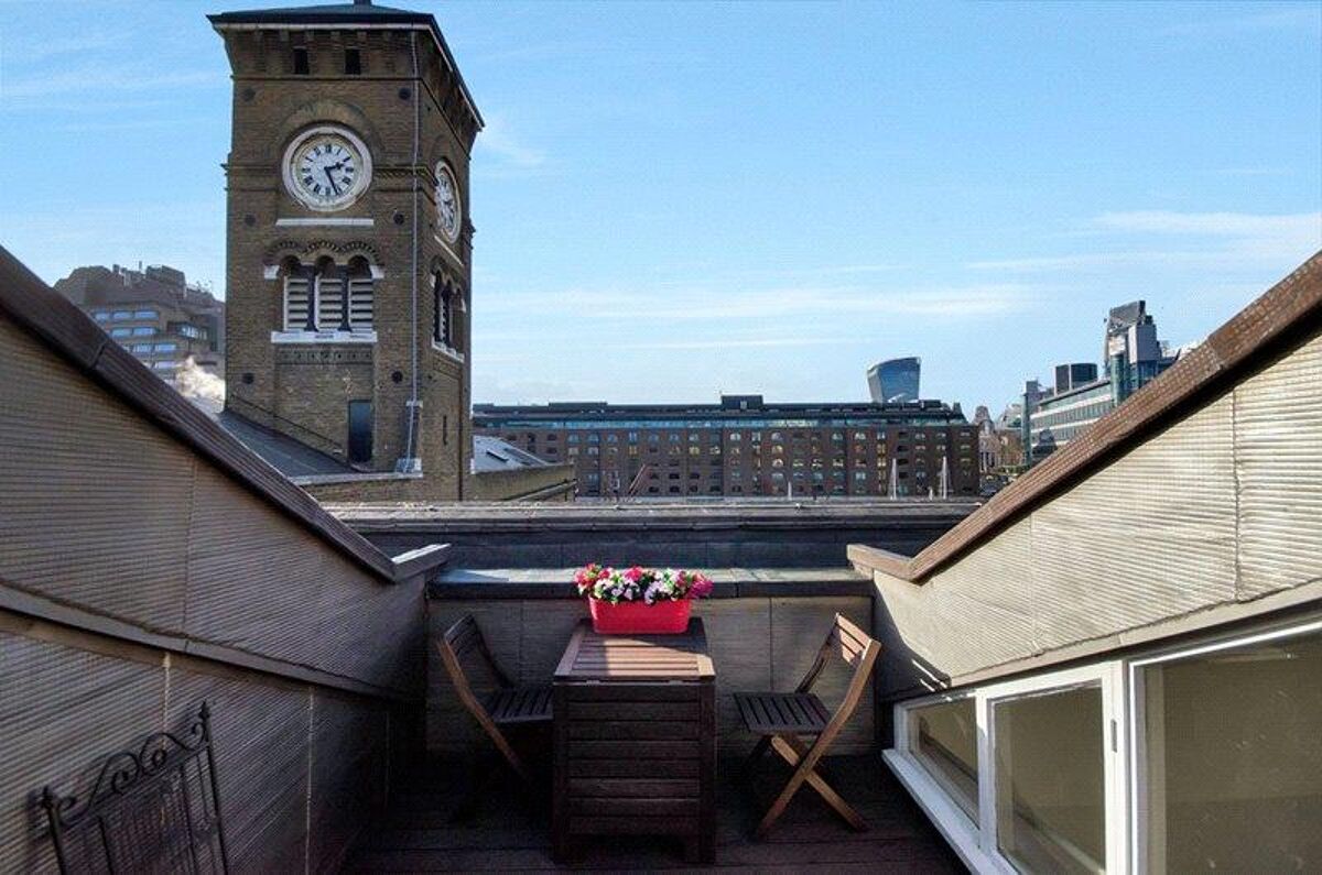 flat for sale in Ivory House, East Smithfield, London, E1W CNW190163