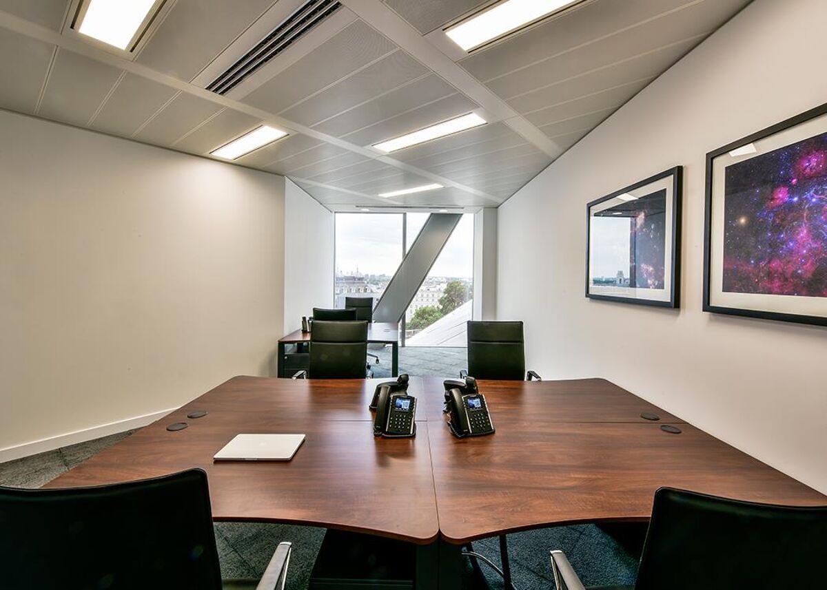 The property provides attractively appointed, fully furnished and discreet offices that are complemented by a complete range of business support and is located opposite Victoria rail station.