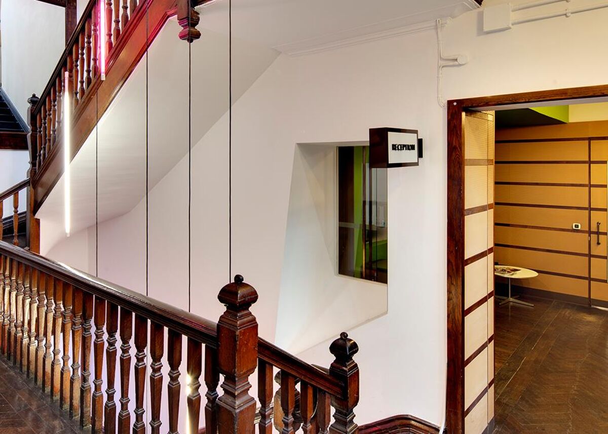 The space is located within the Grade II listed Marylebone Station building and the workspace consists of private offices, focus booths, a drop-in lounge, meeting rooms and event space.